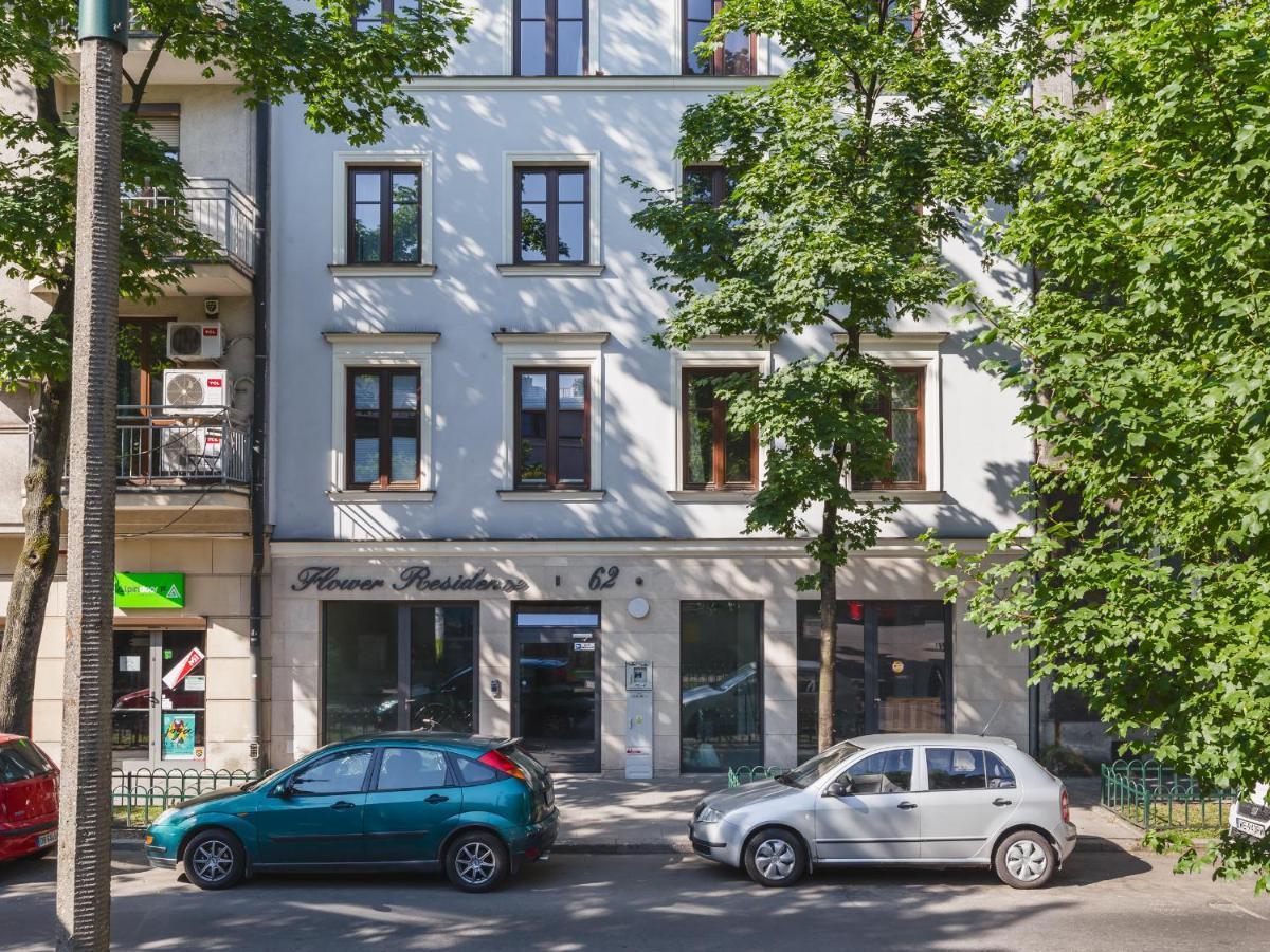 Blossom - Old Town - By Upstairs Apartment *