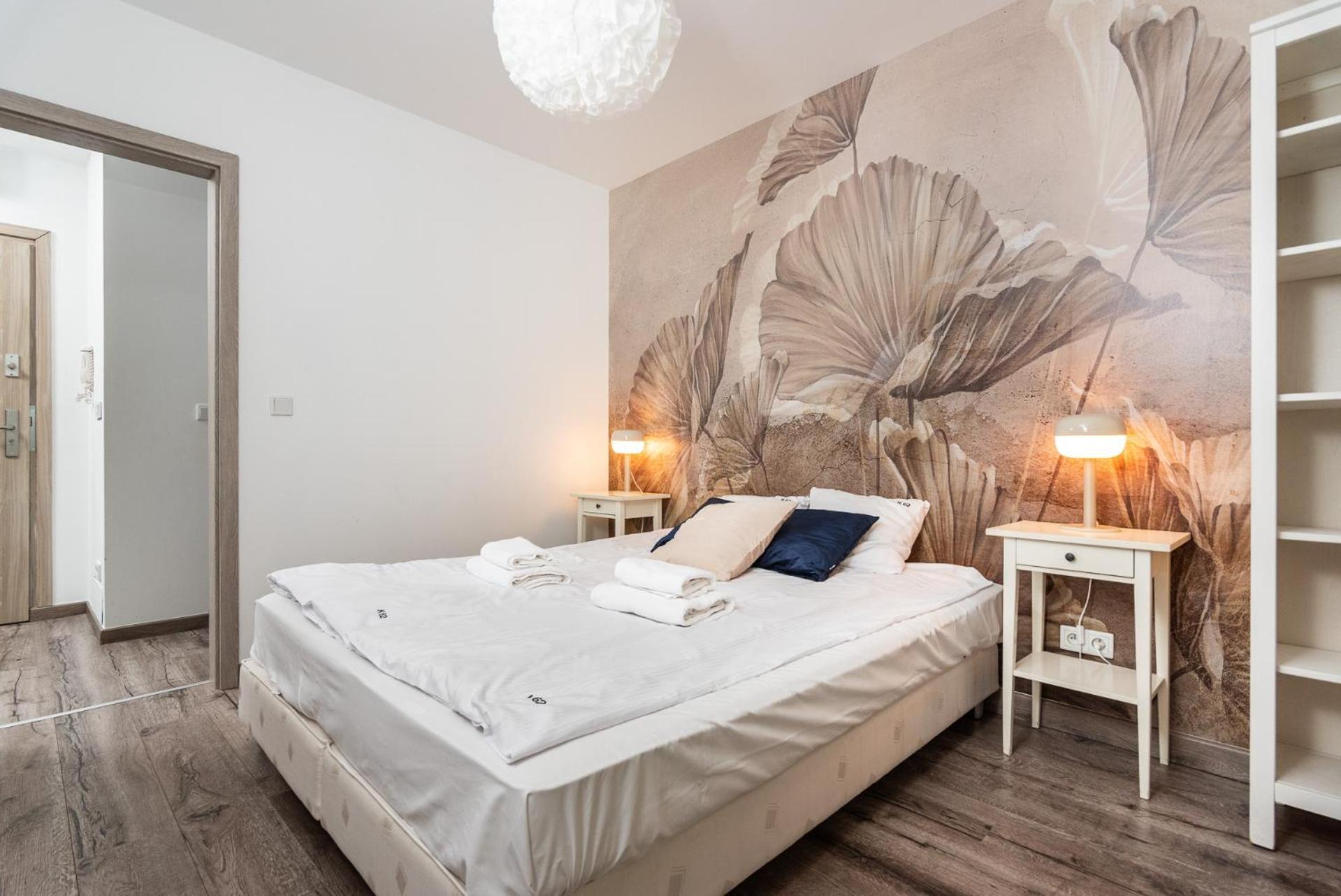 Blossom - Old Town - By Upstairs Apartment *